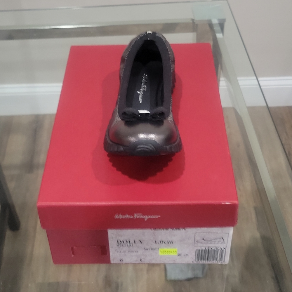 Womens Salvatore Ferragamo Bow Sneaker Shoes Size 6c - Picture 2 of 7